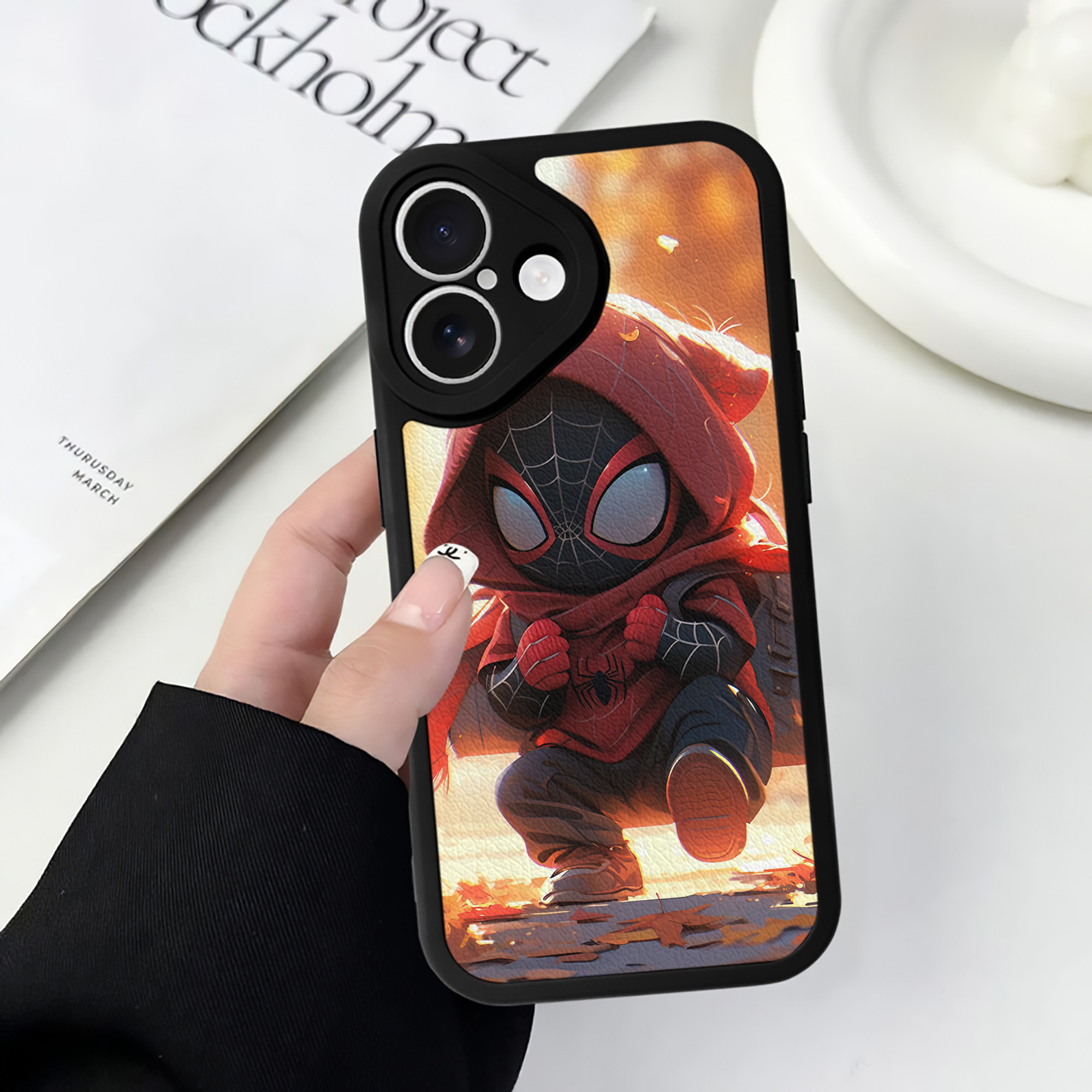 （画像用） Spider Man スパイダーマン 【iPhone 16シリーズ対応】シリコンスマホケース（レザー調） 材質：シリコン
